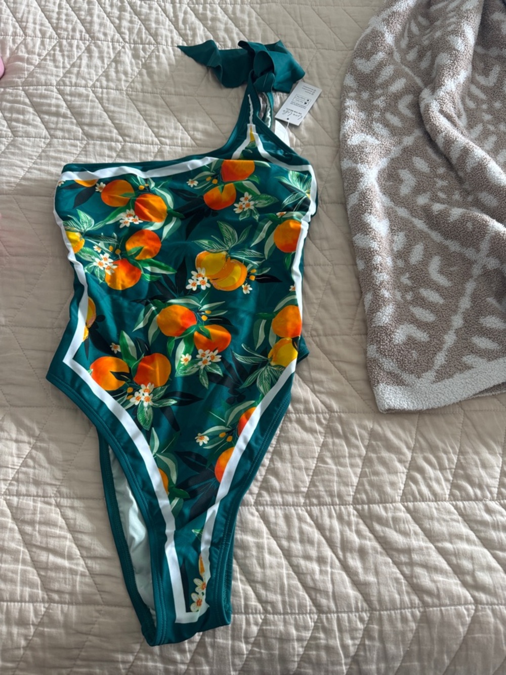 Cupshe Teal One-Shoulder Orange Print One-Piece Swimsuit